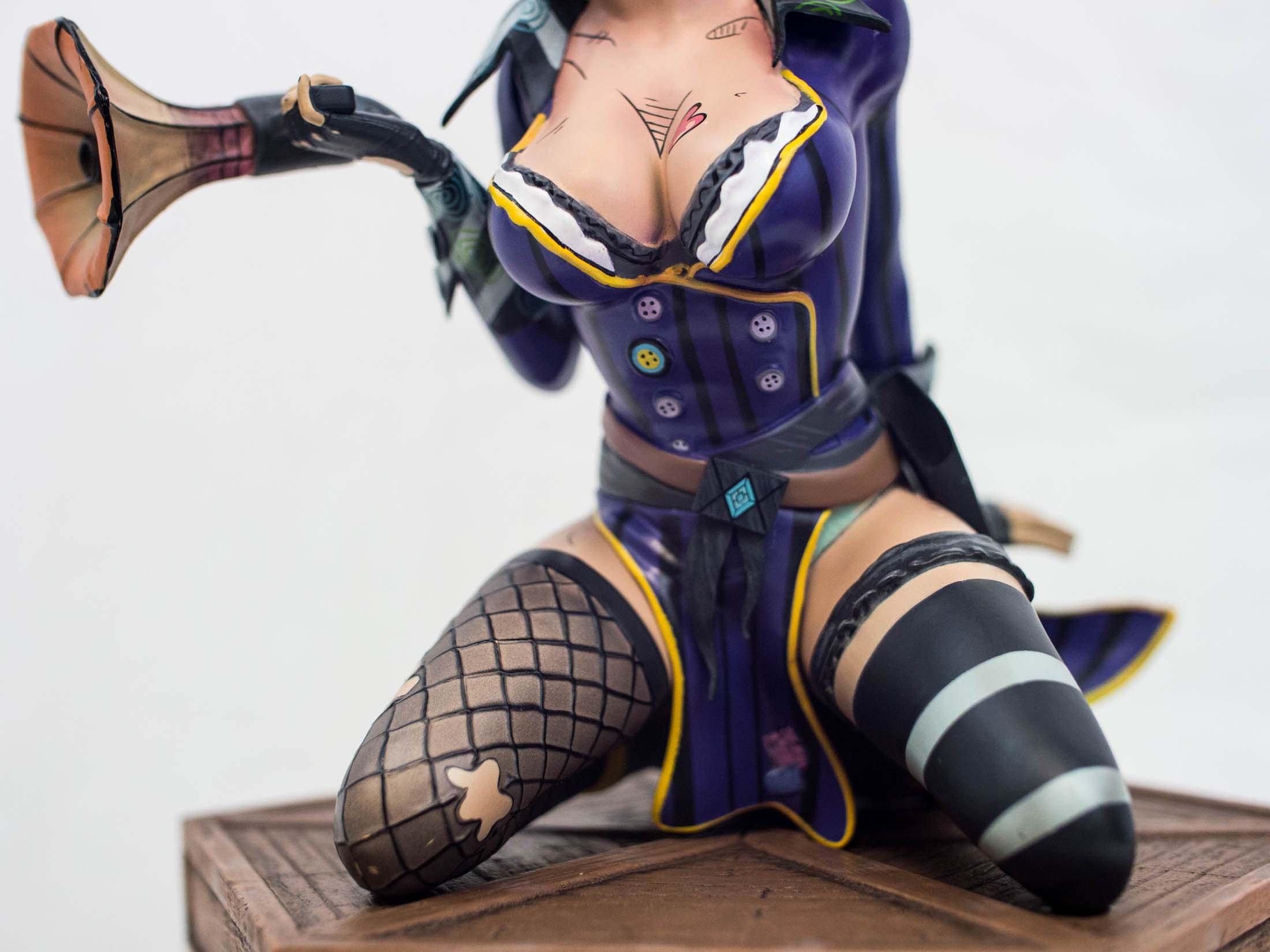 gamestop mad moxxi statue