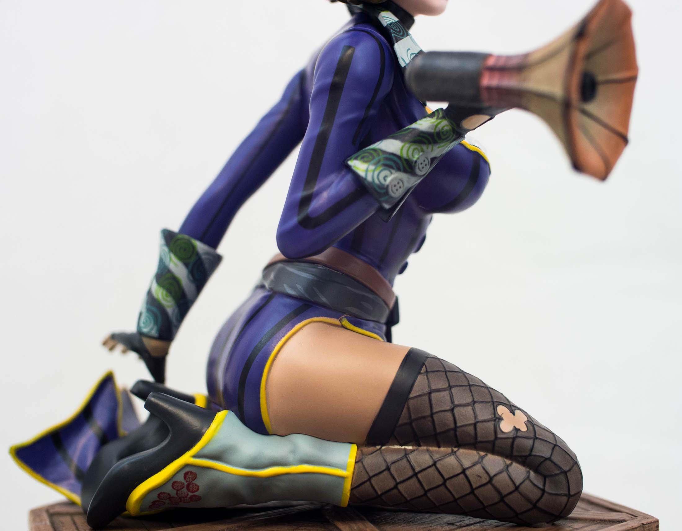 gamestop mad moxxi statue