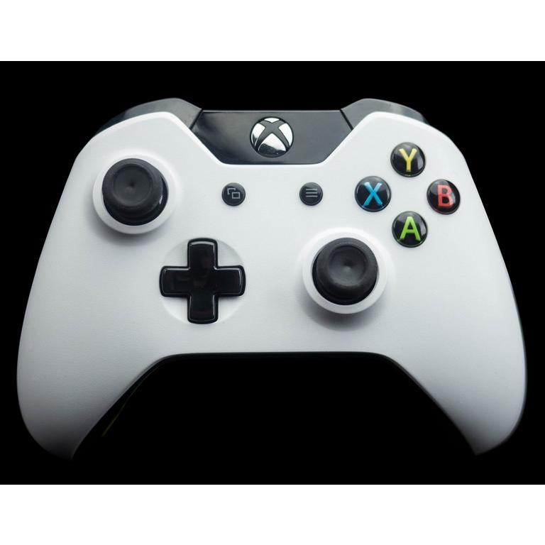 Microsoft Xbox One Wireless Controller Snow Pre-owned Xbox One Accessories Microsoft GameStop