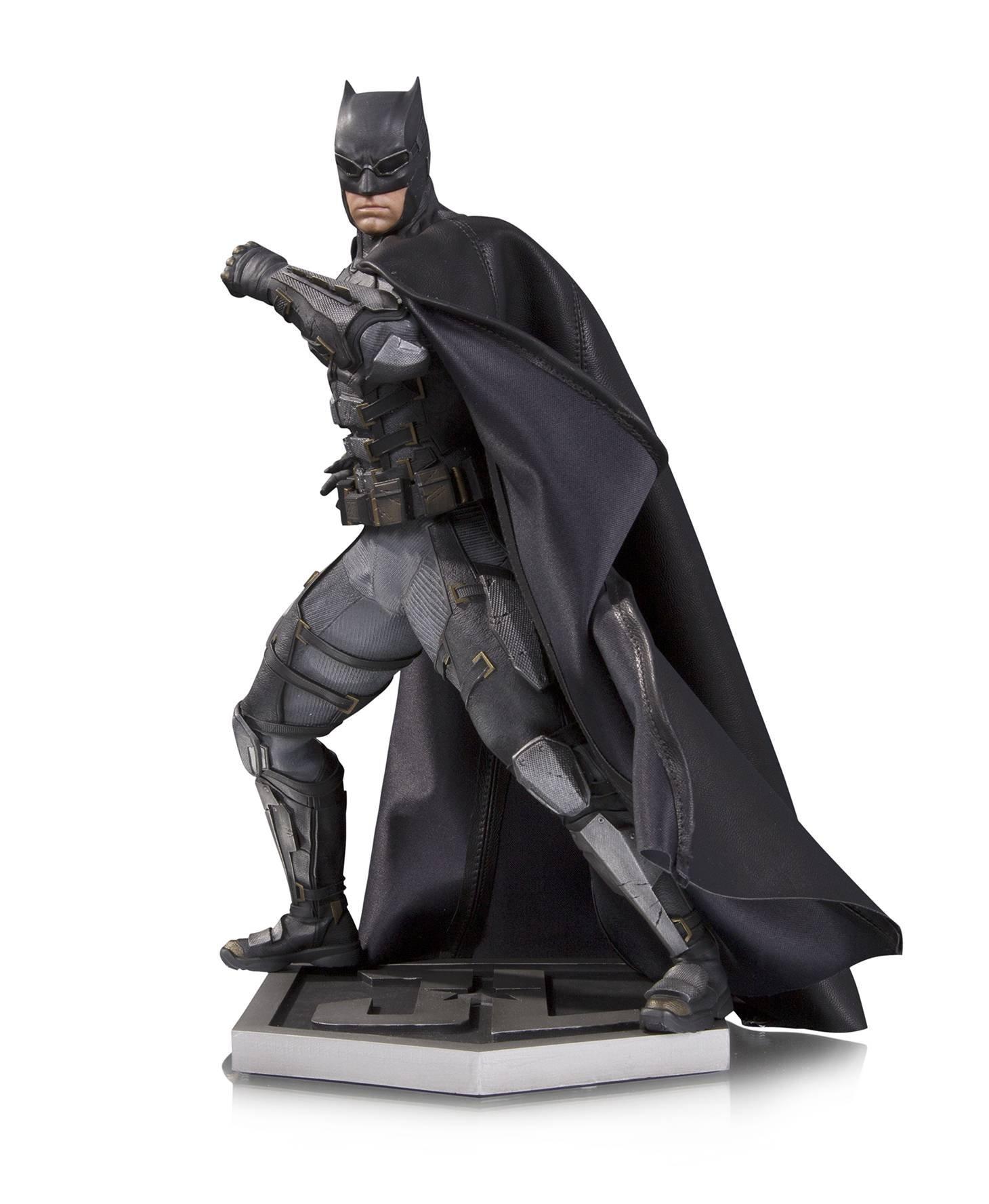 statue justice league