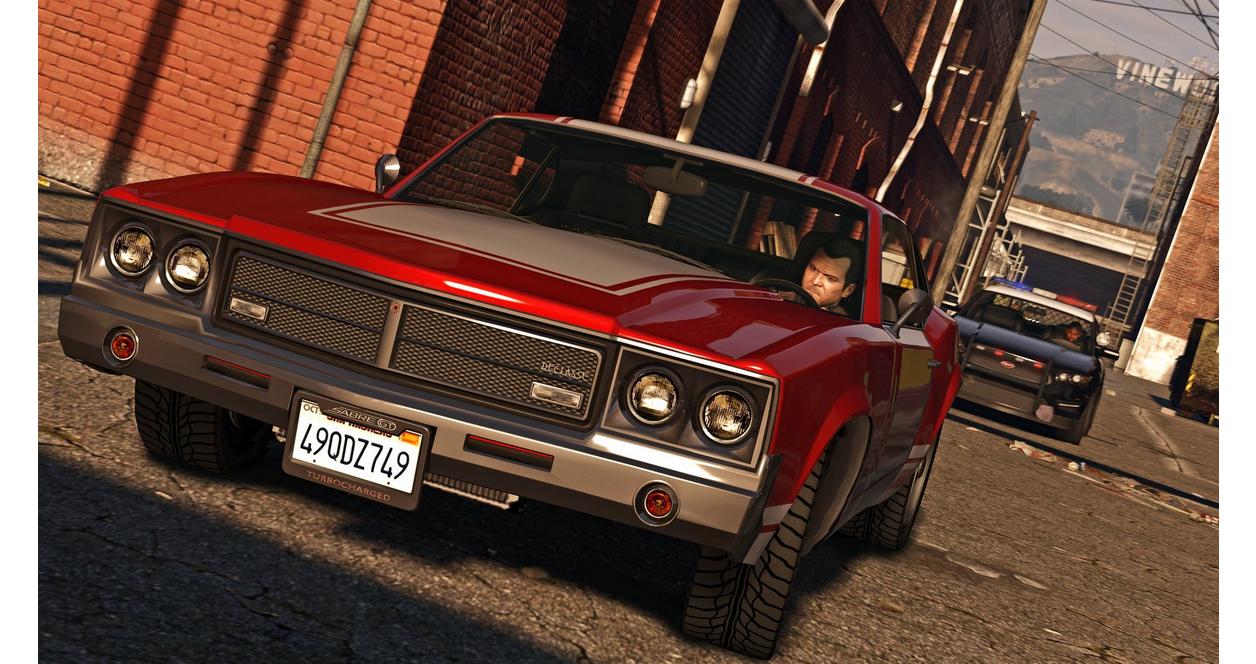 Grand Theft Auto V: Premium Edition and Great White Shark Card Bundle