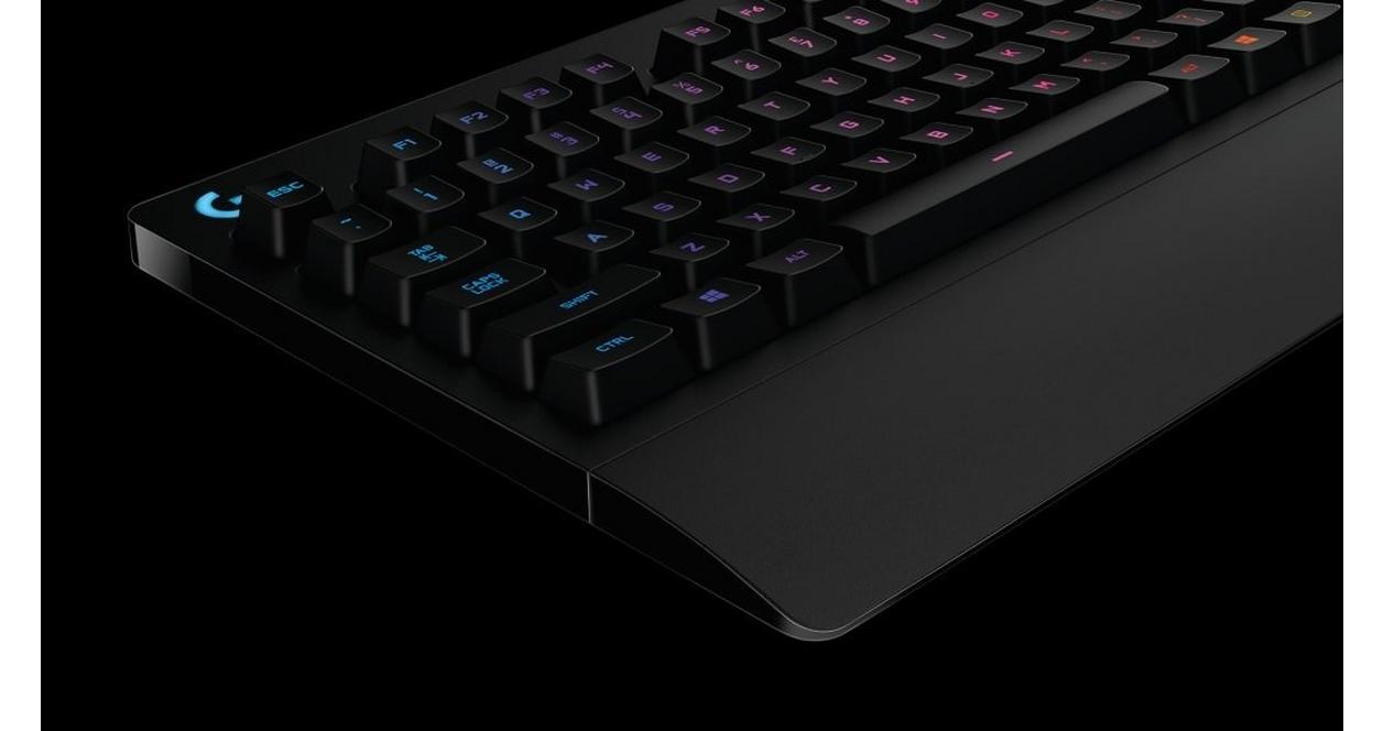 Logitech G213 Prodigy - Teclado Gaming, Retroiluminación RGB, Controles