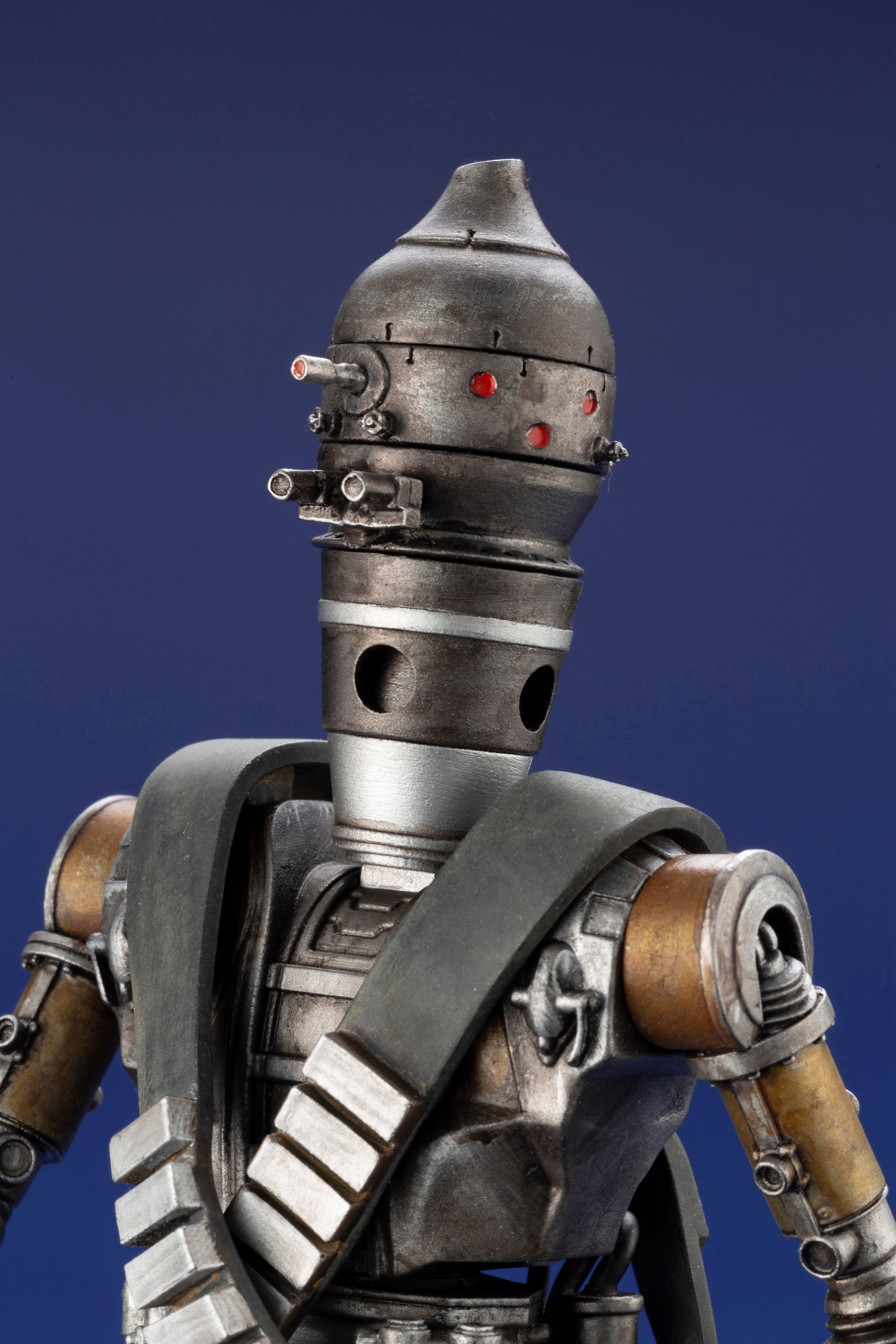 the mandalorian statue by kotobukiya