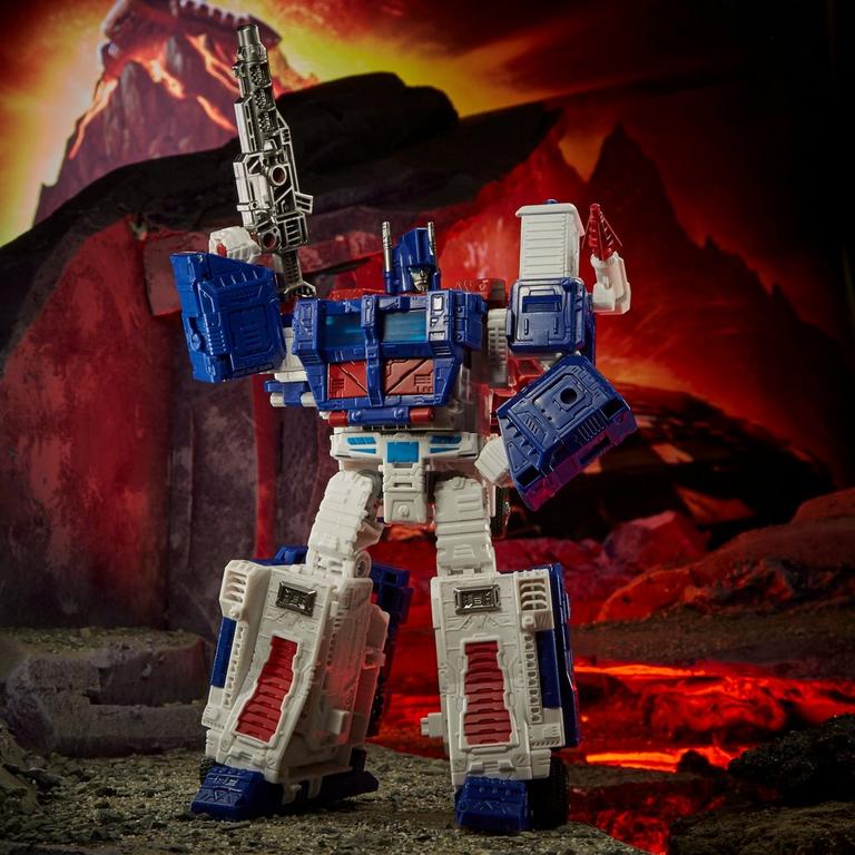 Hasbro Transformers Generations War for Cybertron: Kingdom Leader WFC-K20 Ultra Magnus 7-in Action Figure