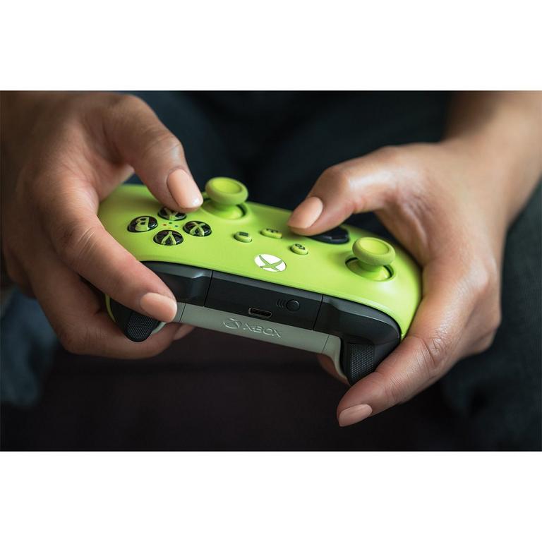 Microsoft Xbox Series X Wireless Controller Electric Volt | GameStop