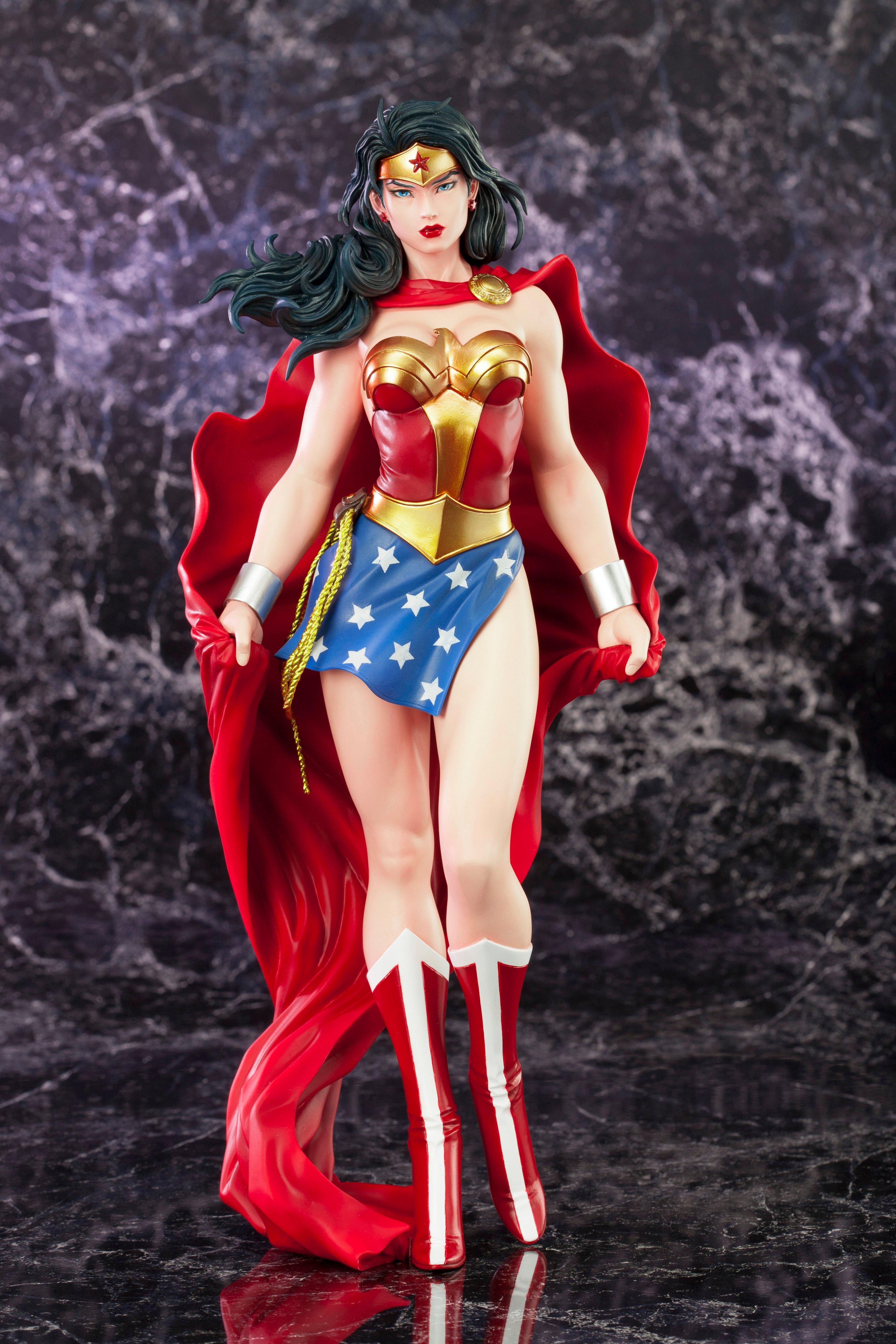 gamestop wonder woman statue