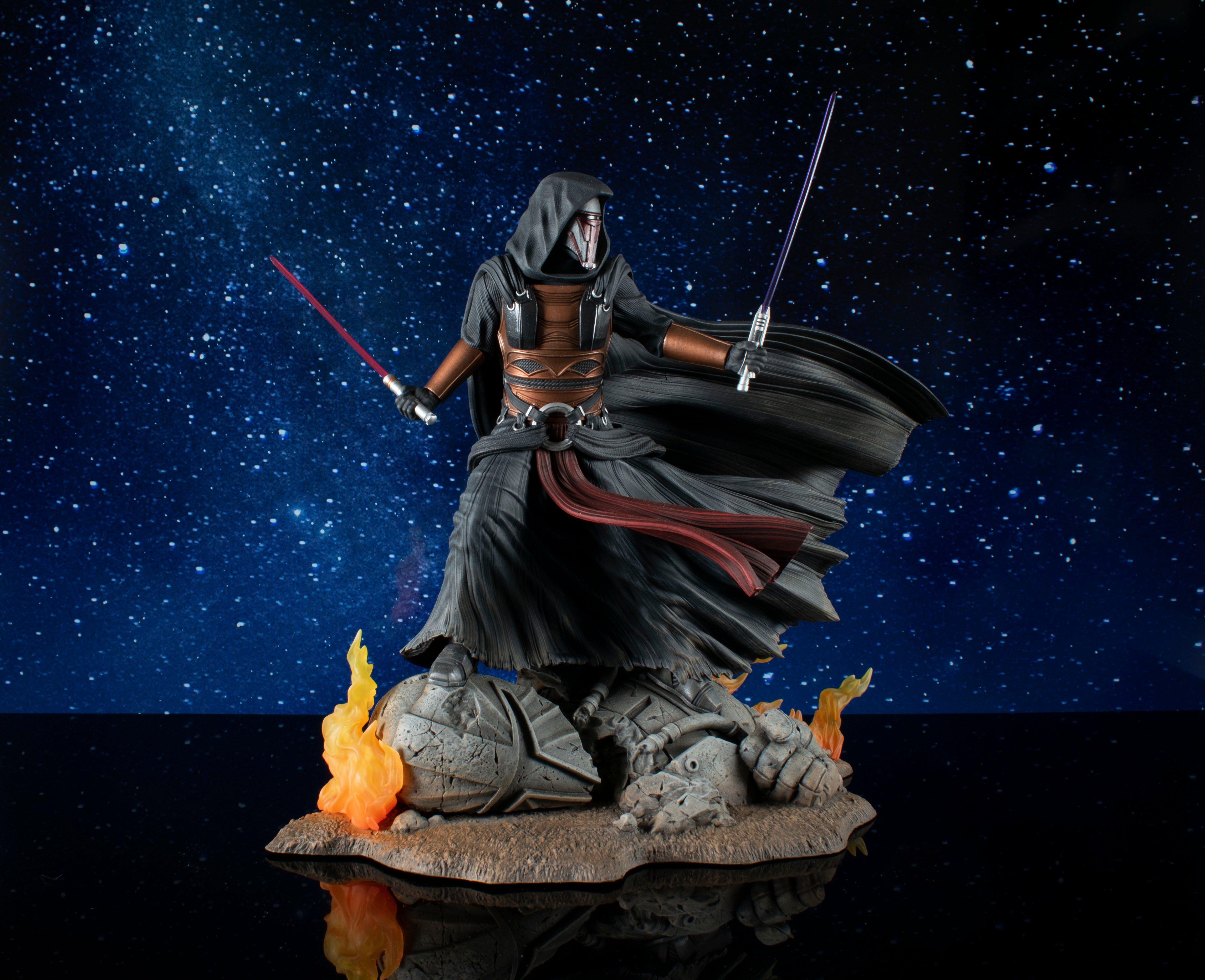 Diamond Comics Star Wars: Knights of the Old Republic Darth Revan 10-in Statue