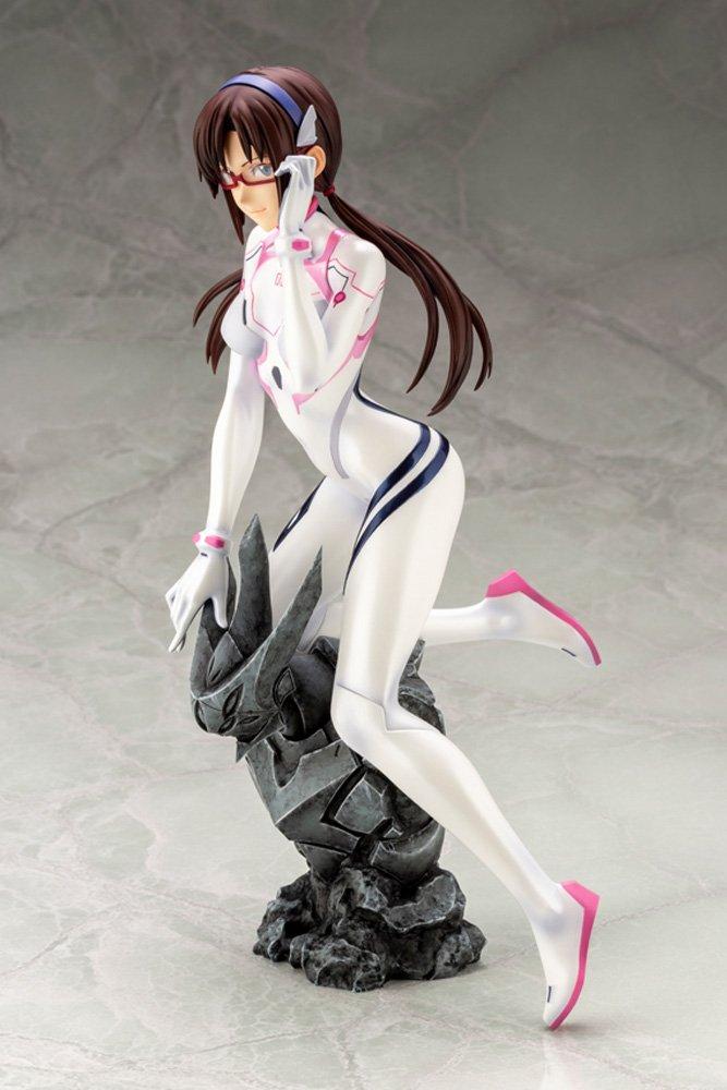 mari makinami statue