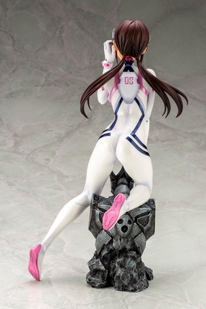 mari makinami statue