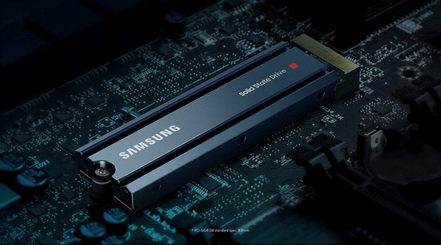 Samsung 980 PRO PCIe 4.0 NVMe M.2 Internal V-NAND Solid State Drive with  Heatsink