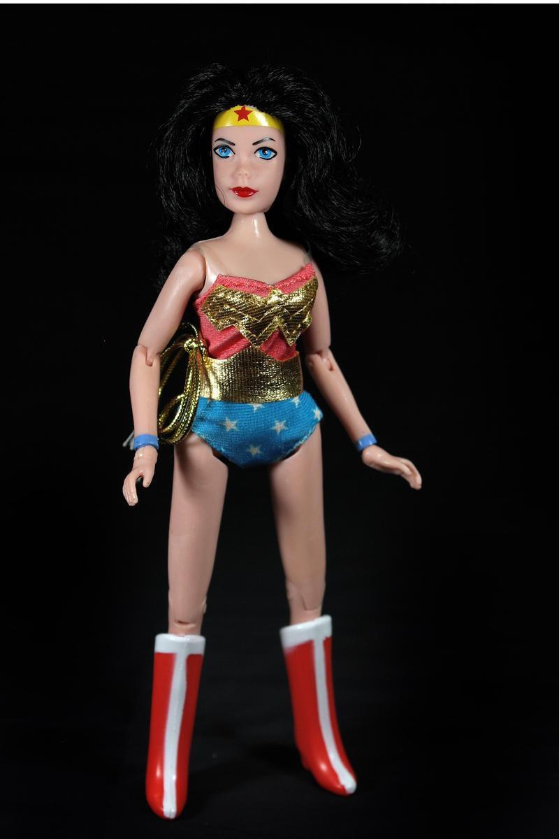 New  from the DC Comics Series Wonder Woman 8'' Madame Alexander Doll 