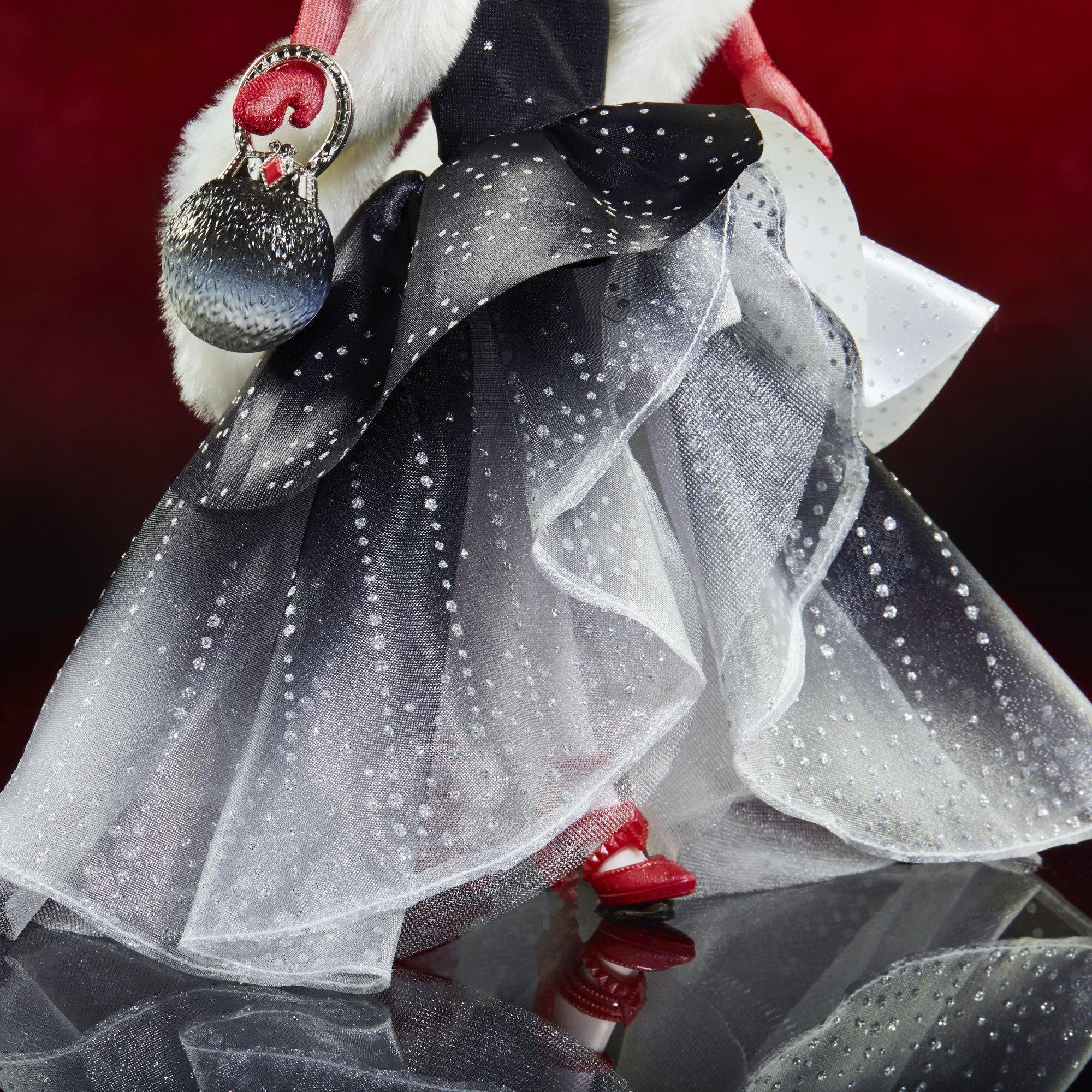 Hasbro Disney Villains Style Series Cruella De Vil 11-in Fashion Doll