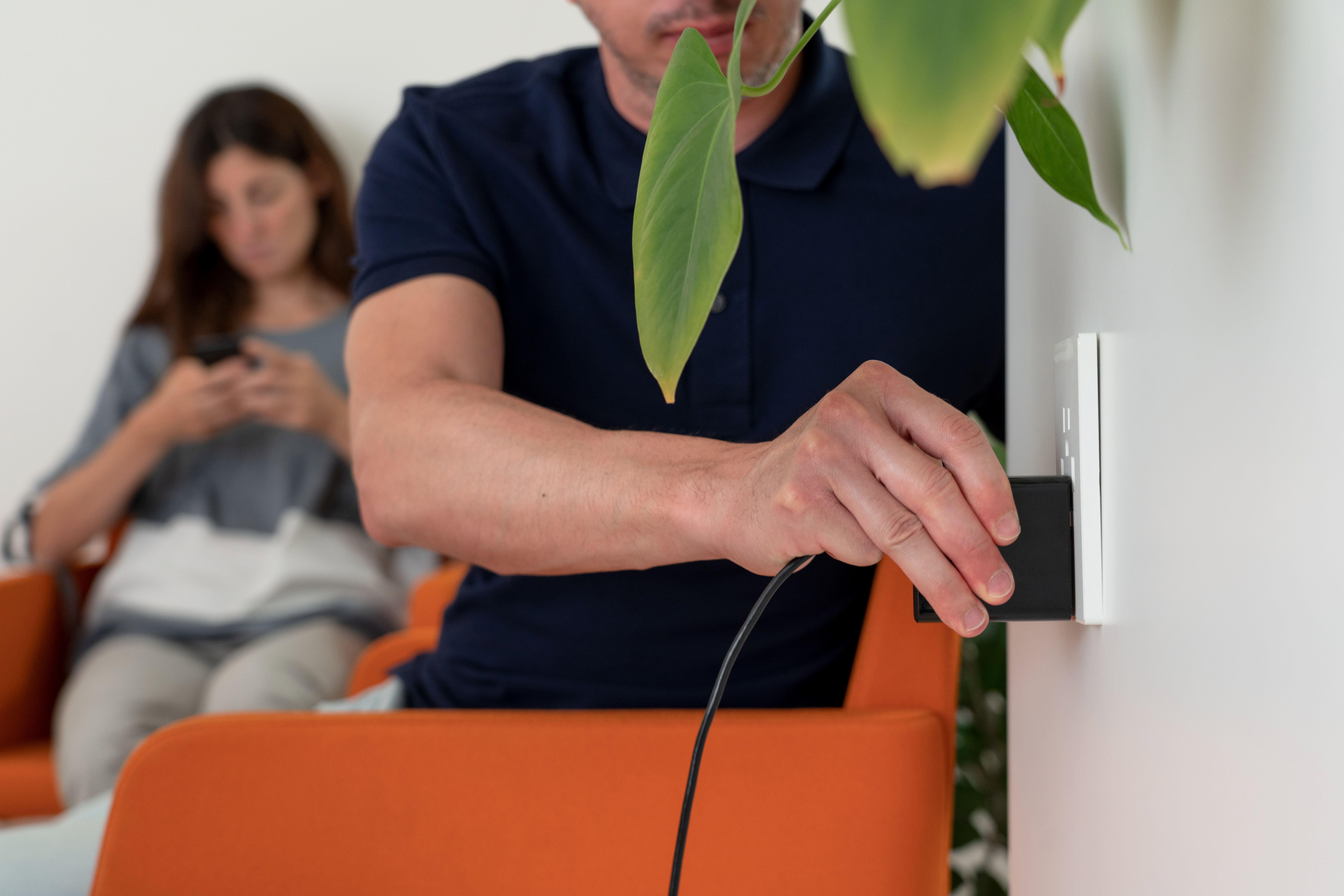 Einova Universal 100W Power Adapter