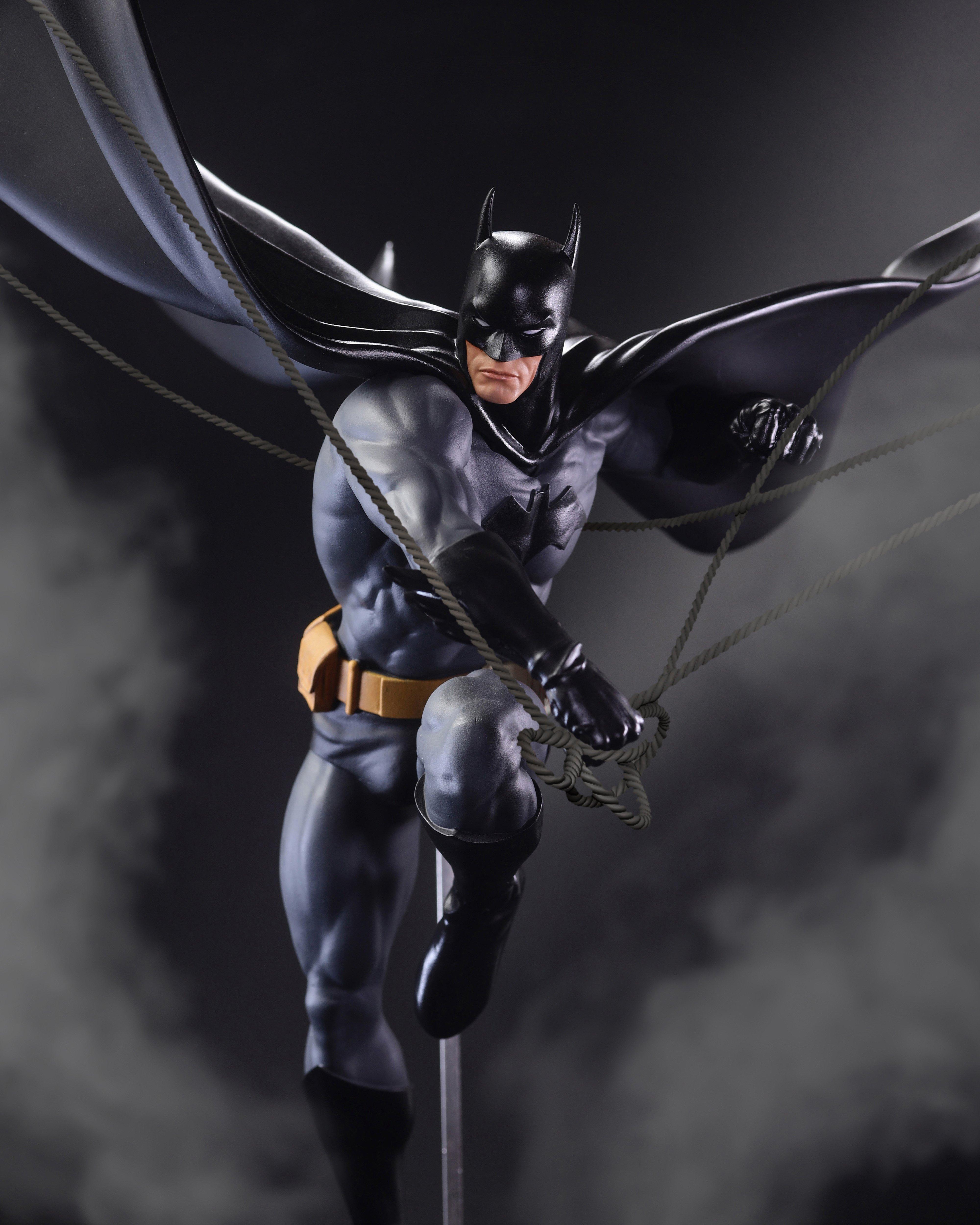 McFarlane Toys DC Direct Batman by Dan Mora (DC Designer Series) 1:6 Scale Resin Statue