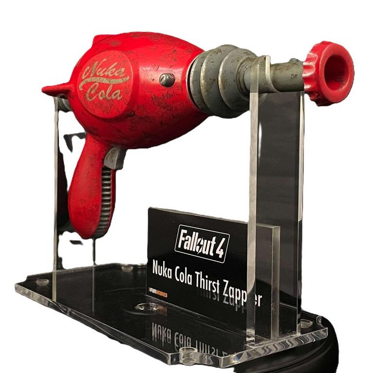 Diamond Comics: Fallout Nuka-Cola Thirst Zapper 1/1 Scale