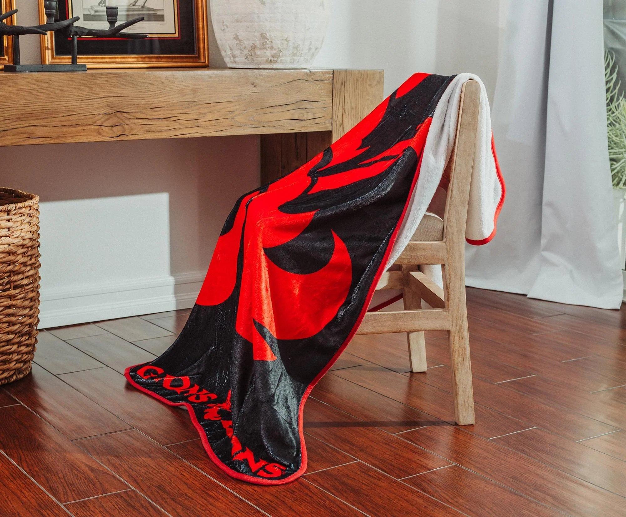 Ultra-gemütliche D&D Fleece-Decke Mit Logo – Fantasy-Comfort Für Echte Abenteurer