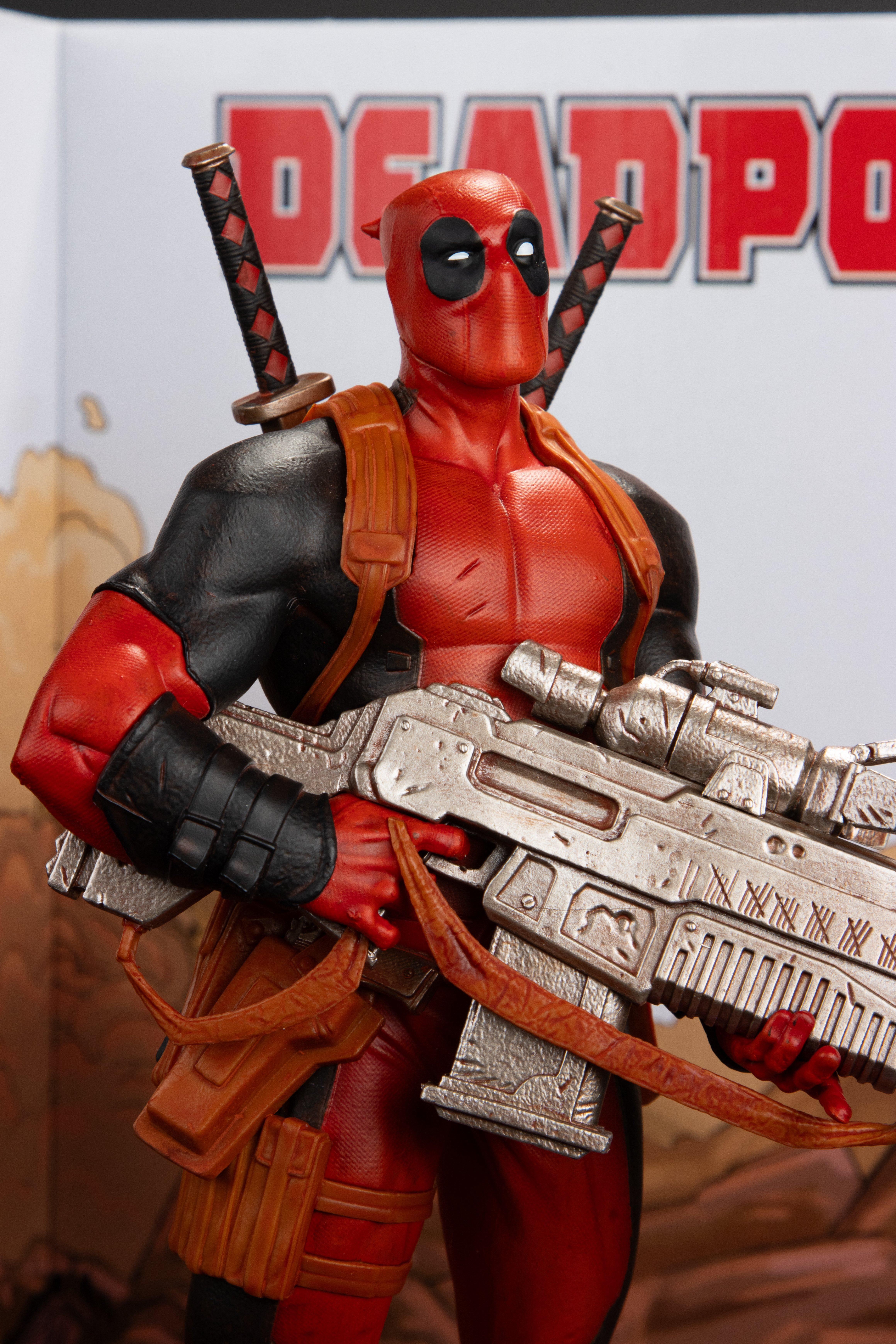 McFarlane Toys Marvel Collection Deadpool ( Deadpool issue 1) 1:6th Scale Figure