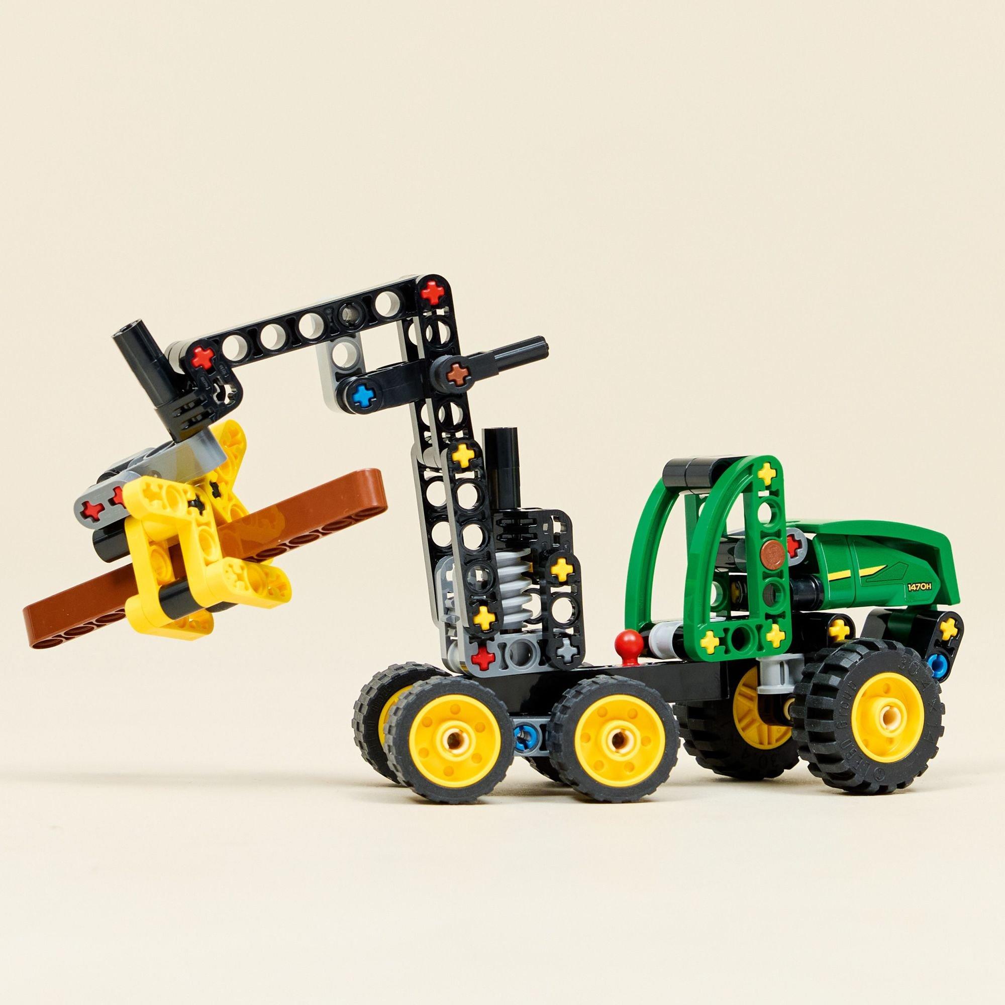 LEGO Technic John Deere 1470H Wheeled Harvester 42218