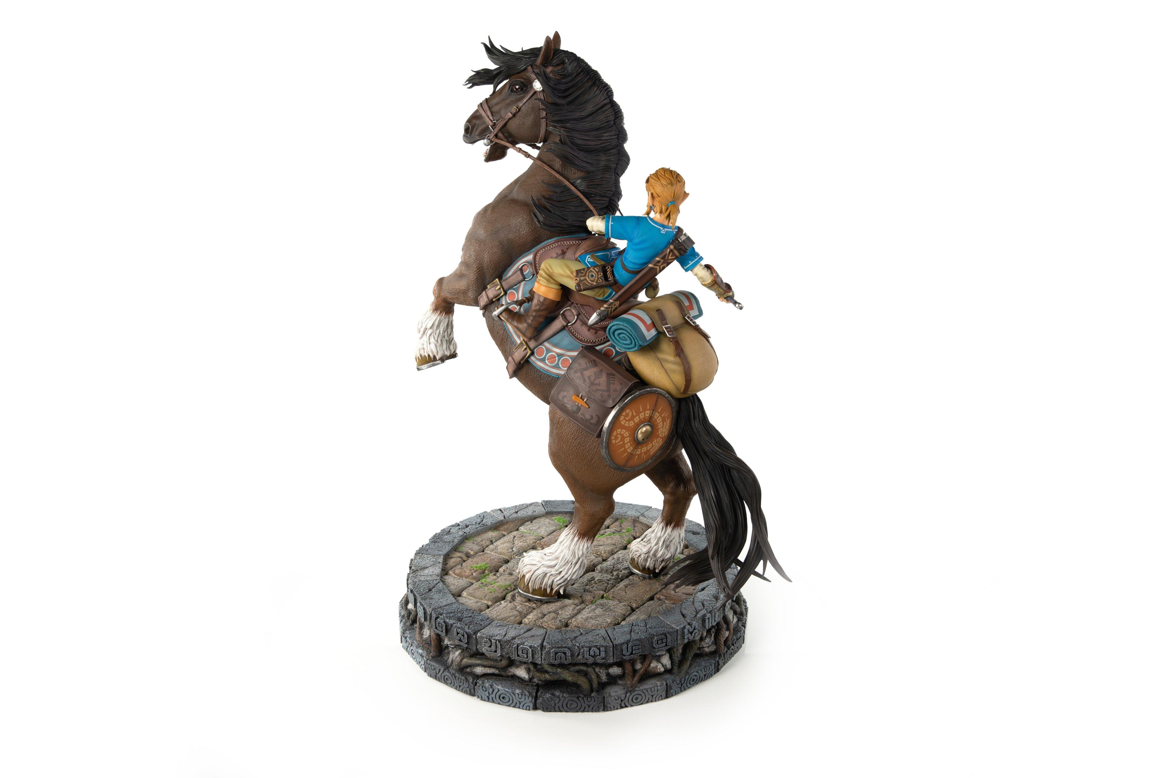 The Legend of Zelda: Breath of The Wild Link On Horseback (Standard Edition) Statue