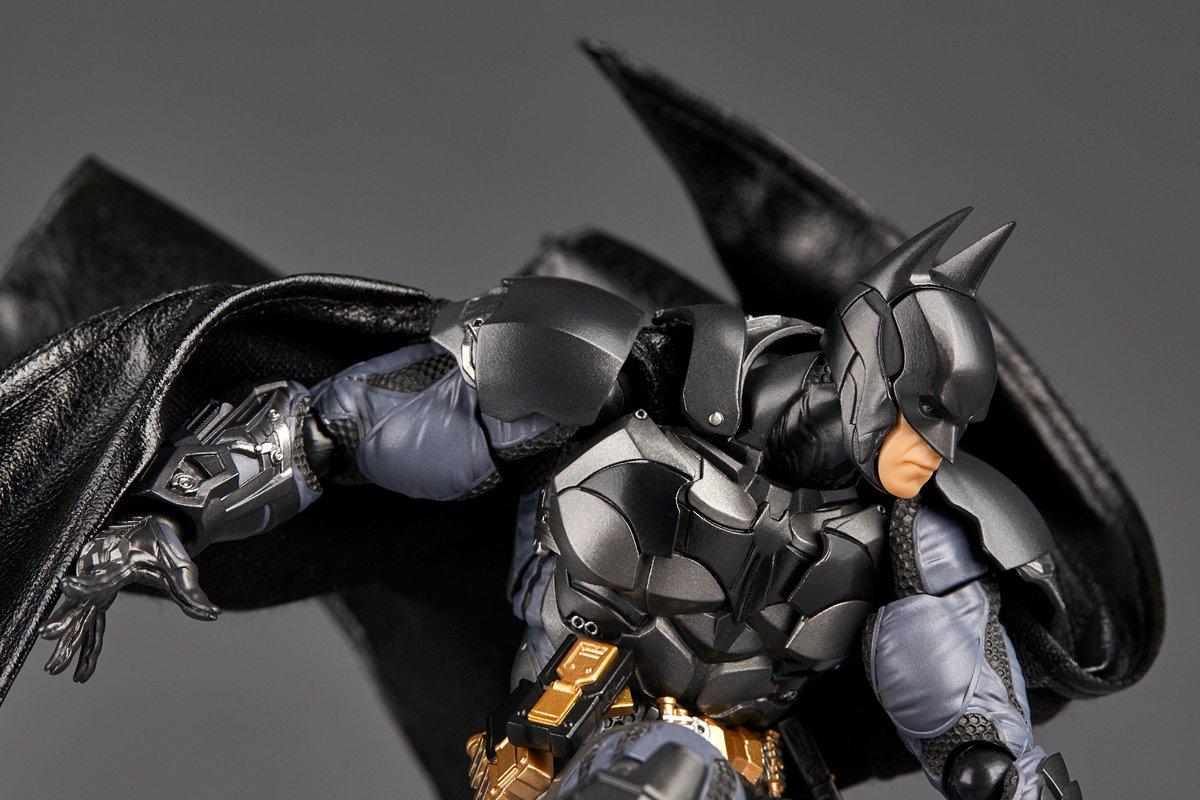 Revoltech Amazing Yamaguchi Batman (Batman Arkham Knight Ver.) Action Figure