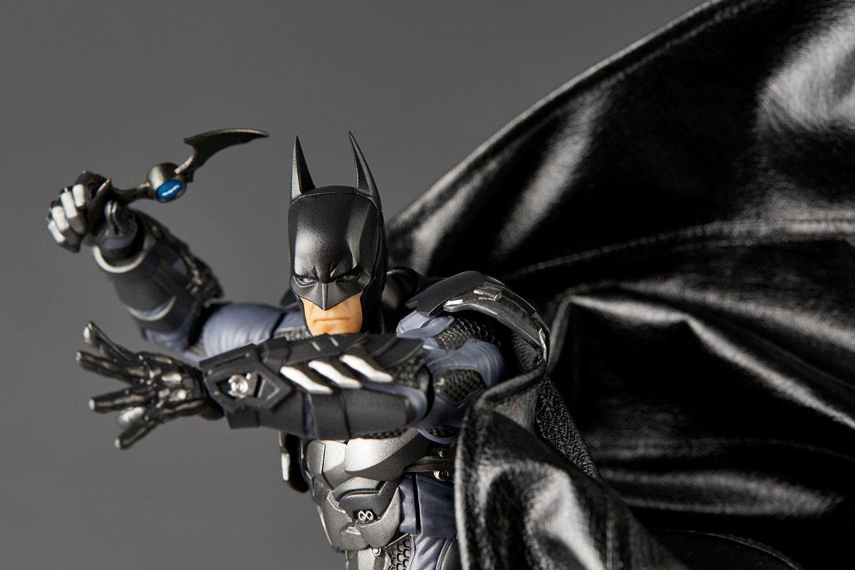 Revoltech Amazing Yamaguchi Batman (Batman Arkham Knight Ver.) Action Figure