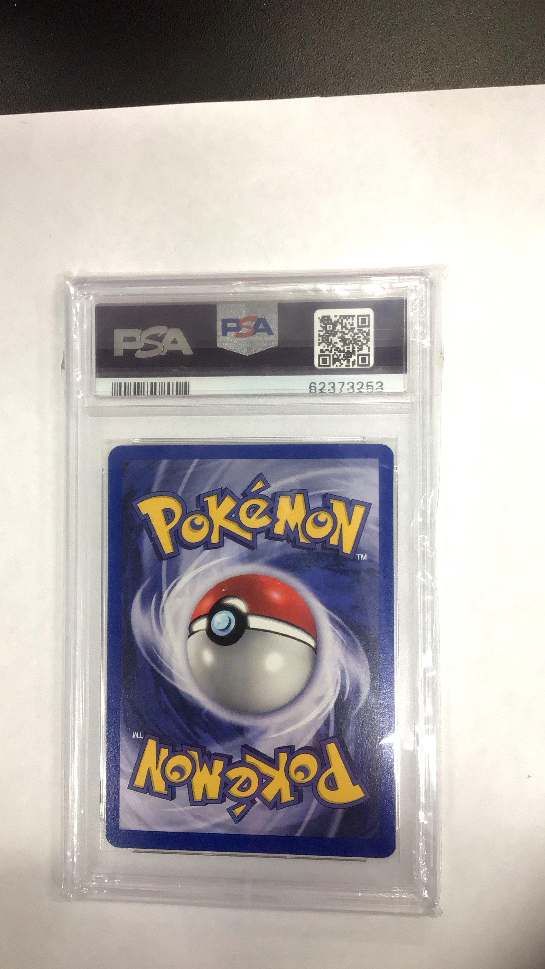 2001 Pokemon Neo Discovery 17 Yanma-holo 1st Edition PSA 8